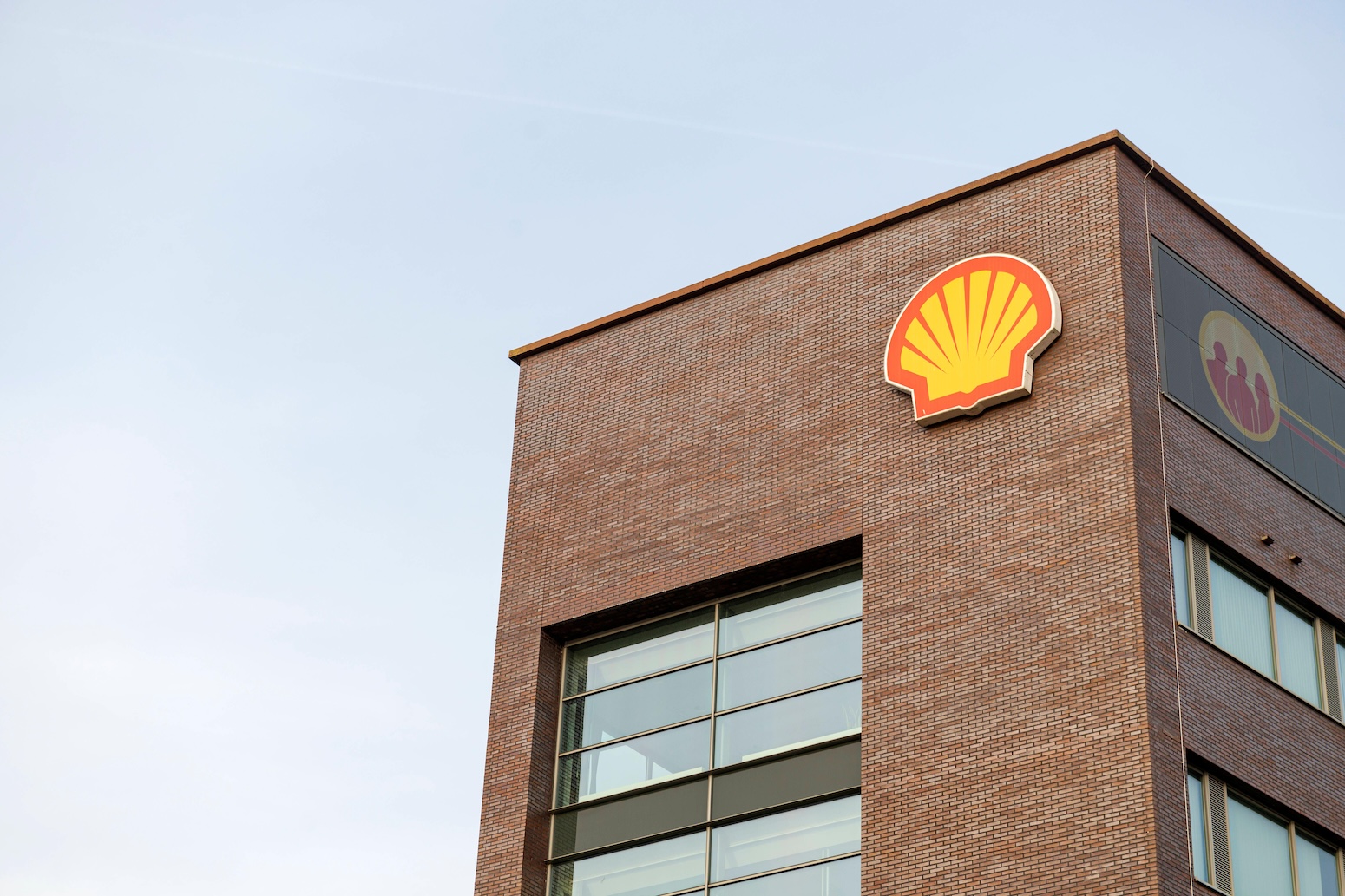 Shell abandons 2035 emissions goal and weakens 2030 aim