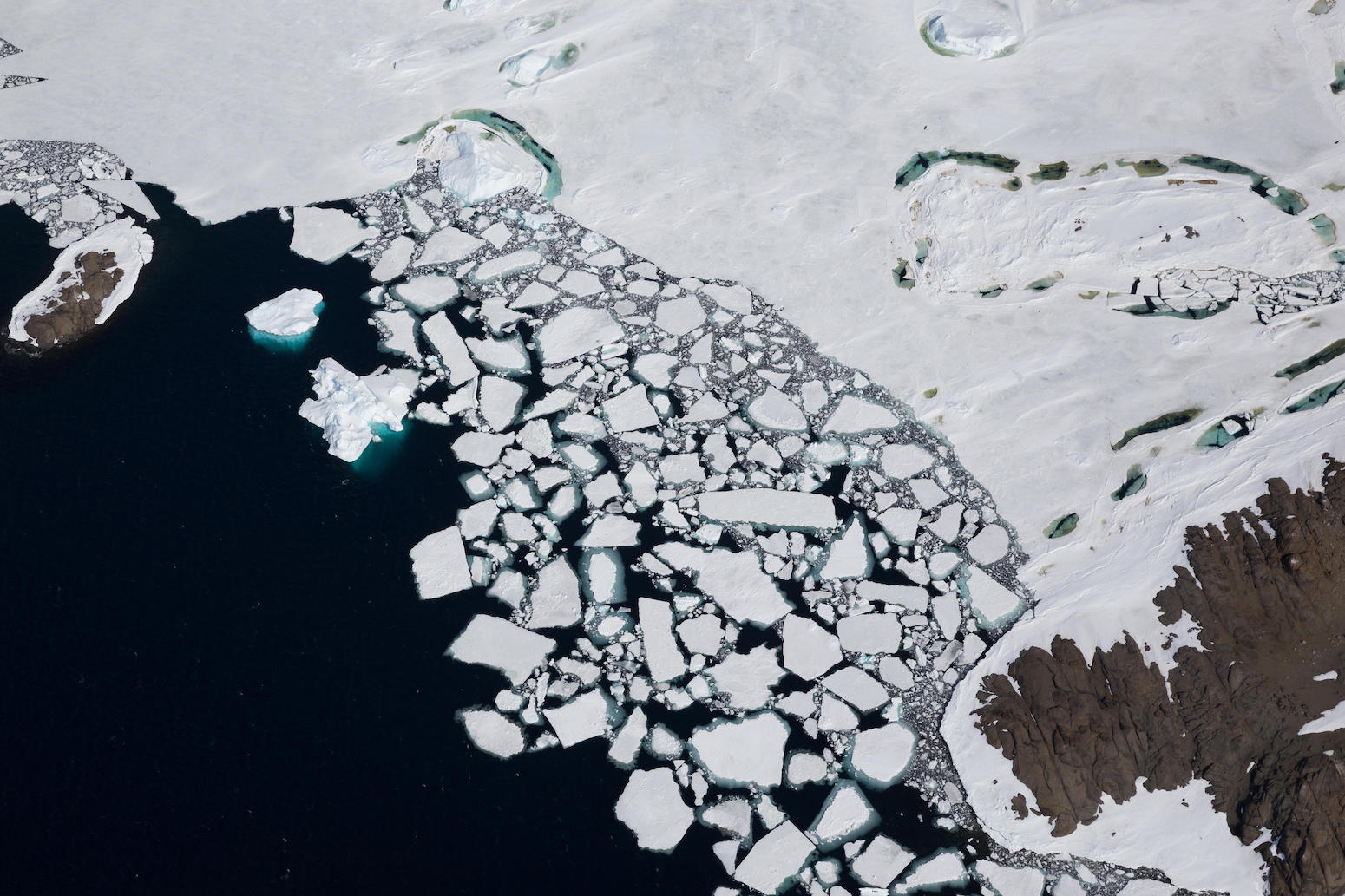 ‘Distinctive’ Antarctic soften drives months of record-low worldwide sea ice cowl